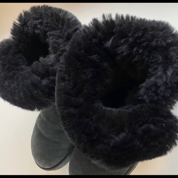 UGG Black Bailey Button II boots, size 7 EUC - Picture 9 of 11